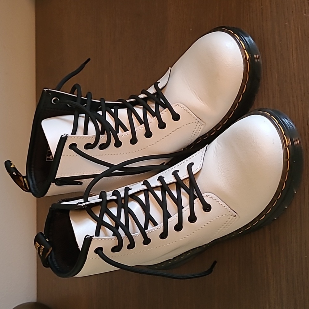 Girls Dr. Martens Size 3 youth